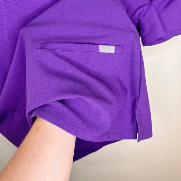 Figs Casma Three Pocket Technical Scrub Top Ultraviolet Purple Womens XS - Picture 6 of 16